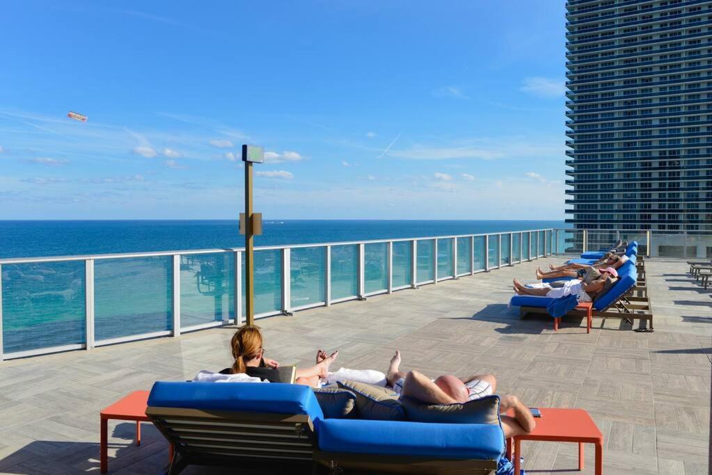 Spectacular Sunset Views Over The Ocean At Hollywood Exterior foto